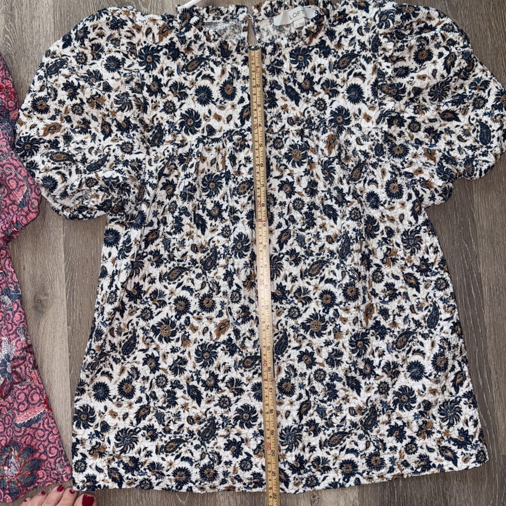 Loft Floral Textured Women's Short‎ Sleeve Shirts Size Small Lot Of 2 - Picture 5 of 16